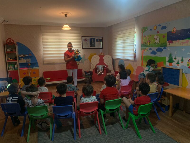 Dosya:Diş Hekimimiz Küçük Misafirleriyle Buluşuyor (3).jpg