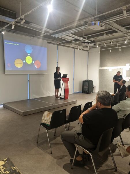 Dosya:26 Eylül Tesla MR Cihazı Lansmanı (2).jpg