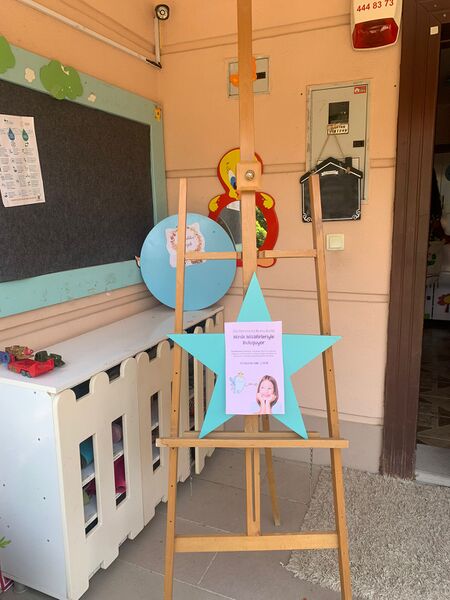 Dosya:Diş Hekimimiz Küçük Misafirleriyle Buluşuyor (2).jpg