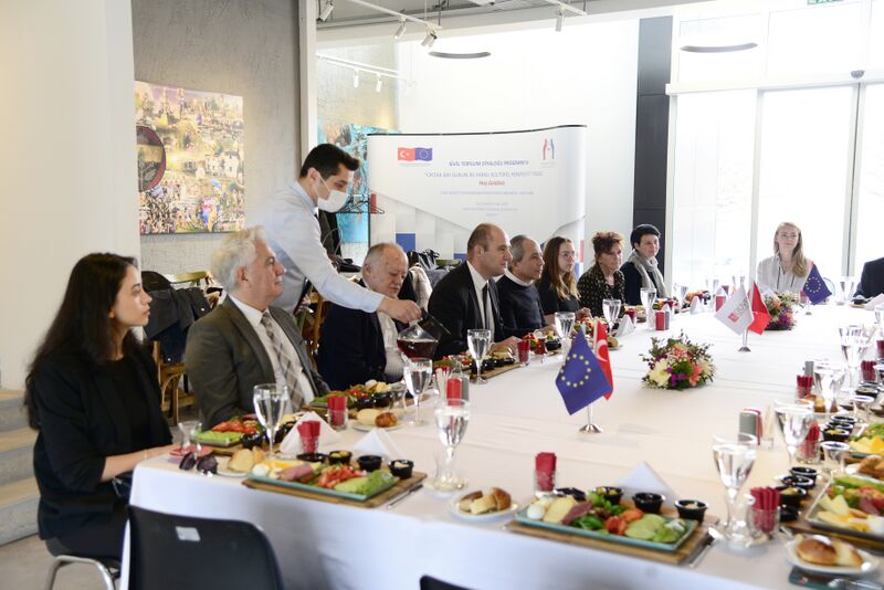 Dosya:Ortak Bir Sorun – İki Farklı Kültürel Perspektif Projesi Ankara Ziyareti Vakıf kahvaltı (20).jpg